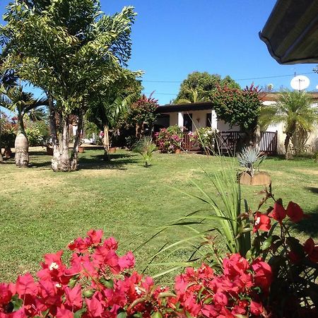 Le Bungalow Des Bougainvilliers Ducos Exteriör bild